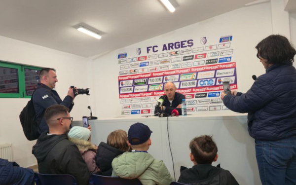 Bogdan Andone a susținut conferința de presă după meciul cu Dinamo din play-off într-un mod cu totul neobișnuit