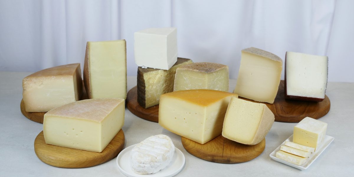 România lansează prima selecție de brânzeturi maturate, expertiză garantată