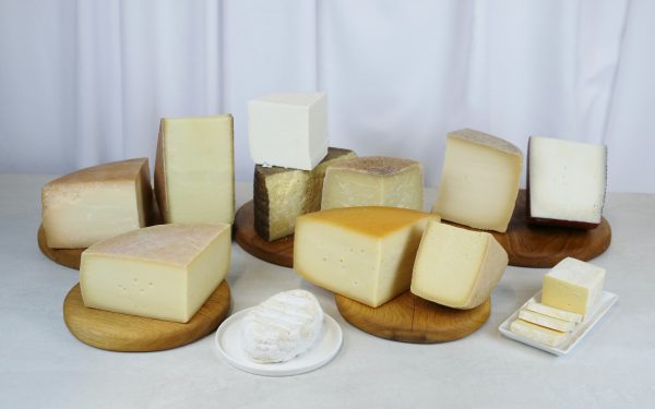 România lansează prima selecție de brânzeturi maturate, expertiză garantată