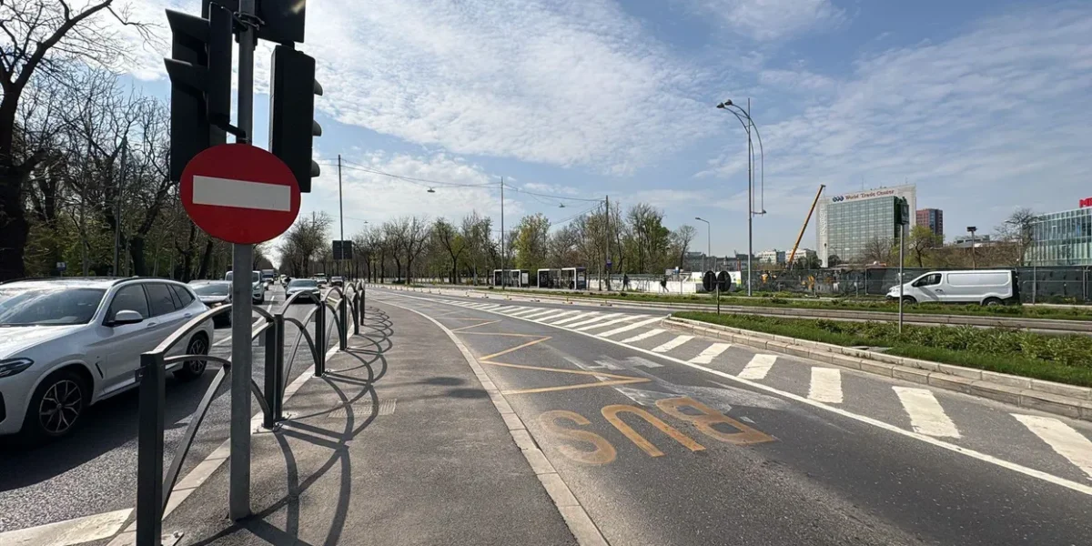 Autobuzele au bandă dedicată pe Mihai I: Stațiile, mutate în centrul bulevardului