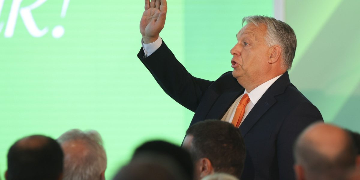 Orban, lăsat pe dinafară: Liderii europeni jubilează, Macron și von der Leyen, în extaz