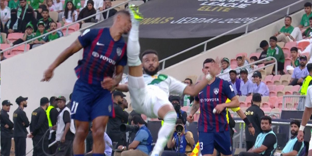 Lovitură CRIMINALĂ în Al-Ahli – Johor DT: Un fotbalist a accidentat grav adversarul
