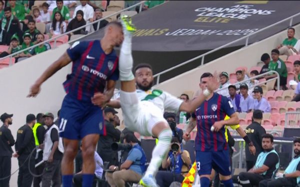 Lovitură CRIMINALĂ în Al-Ahli – Johor DT: Un fotbalist a accidentat grav adversarul