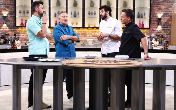 Cei patru chefi de la Chefi la cuțite se întrec pentru ultima amuletă a sezonului 17