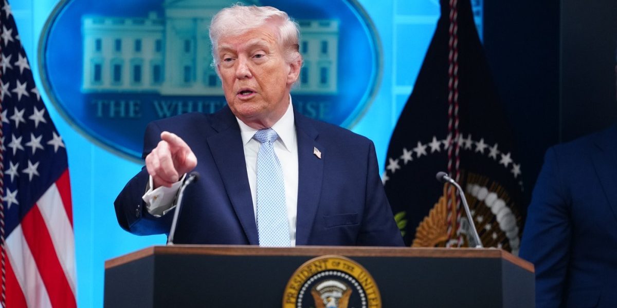 Cine-l susține pe DONALD Trump: Oameni influenți ies la rampă