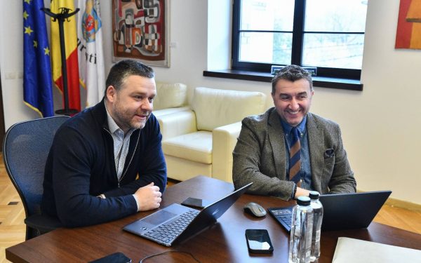 Primarii Bucureștiului se întâlnesc pentru a avansa proiectele cheie de infrastructură ale Capitalei Într-un efort comun de a impulsiona dezvoltarea infrastructurii în Capitală, primarii de sectoare și edilul general, CIPRIAN CIUCU, au avut recent o serie de întâlniri cu scopul de a coordona și accelera proiectele prioritare