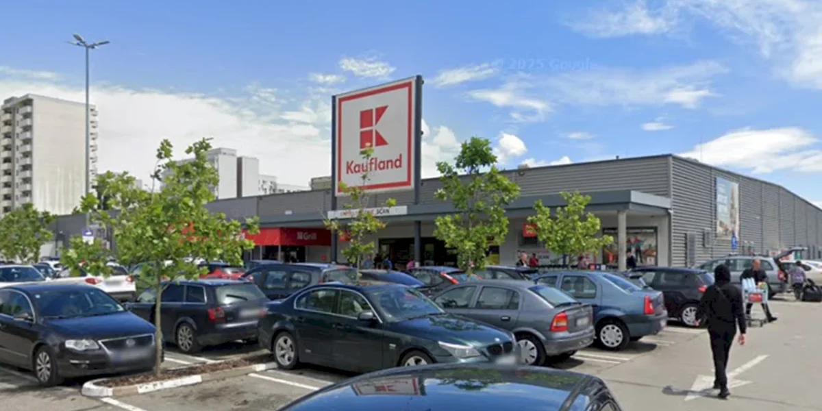 Kaufland extinde oferta: brandurile Lidl, disponibile în magazinele din România Începând de astăzi, 8 aprilie, Kaufland introduce treptat în magazinele sale din România brandurile CRIVIT, SILVERCREST, LIVARNO, Esmara și Lupilu