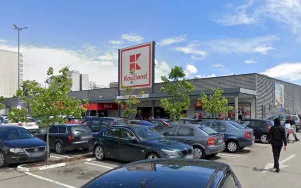 Kaufland extinde oferta: brandurile Lidl, disponibile în magazinele din România Începând de astăzi, 8 aprilie, Kaufland introduce treptat în magazinele sale din România brandurile CRIVIT, SILVERCREST, LIVARNO, Esmara și Lupilu