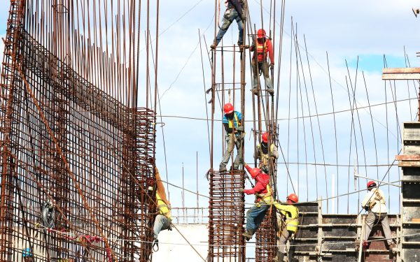 Creștere spectaculoasă în construcții: INS anunță cifre record pentru România