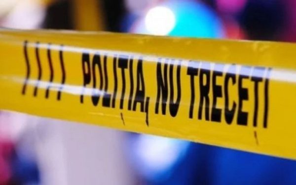 Tragedie în Pitești: un copil de 12 ani a murit după ce a căzut de la etajul 4 Un copil de 12 ani instituționalizat într-un apartament de tip familial din Pitești a decedat luni, 6 aprilie, după ce a căzut de la balconul de la etajul patru al blocului în care locuia