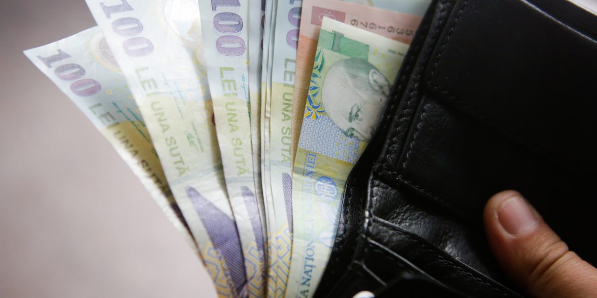 Salariul mediu net urcă la 5.557 lei în februarie 2026, anunță INS