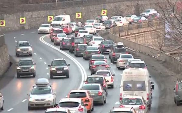 Rute ascunse: Cum scapă șoferii blocați pe DN 1 în Valea Prahovei