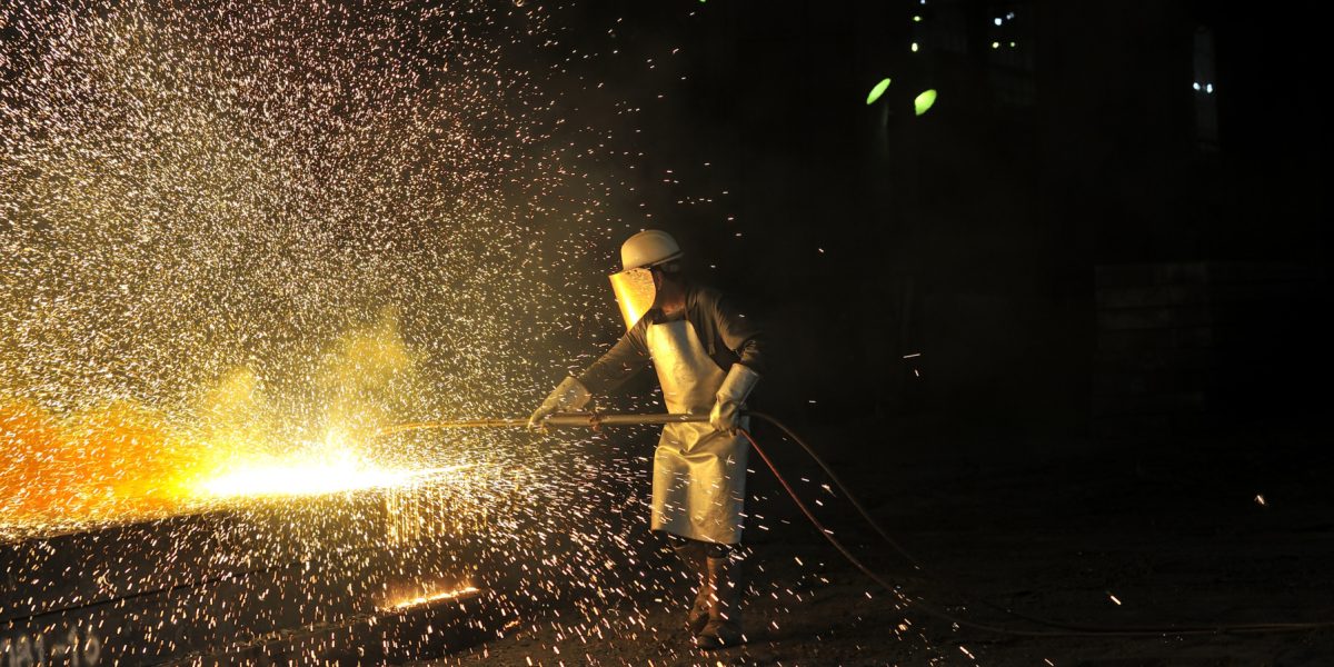 UE lovește oțelul chinezesc: Taxe vamale dublate pentru protejarea industriei