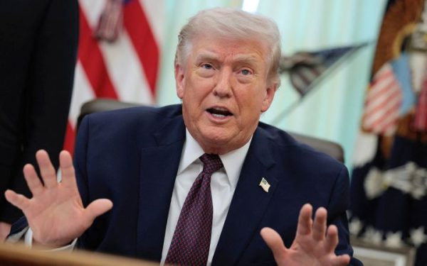 Donald Trump: dorința de a face singur justiție în Iran stârnește controverse în SUA Președintele Donald Trump a făcut recent declarații despre perspectiva de a prelua controlul asupra petrolului Iranului, exprimându-și opinia despre moneda riscurilor și a dorinței populației americane de a evita o confruntare militară directă