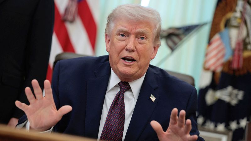 Donald Trump: dorința de a face singur justiție în Iran stârnește controverse în SUA Președintele Donald Trump a făcut recent declarații despre perspectiva de a prelua controlul asupra petrolului Iranului, exprimându-și opinia despre moneda riscurilor și a dorinței populației americane de a evita o confruntare militară directă