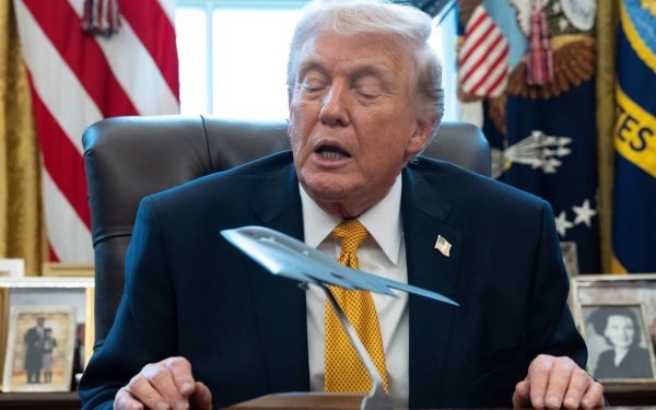 Statele Unite și Iranul poartă o nouă etapă a conflictului, după ce forțele iraniene au doborât vineri un avion de vânătoare american F-15E, într-un eveniment fără precedent de la începutul războiului de către SUA și Israel împotriva Republicii Islamice