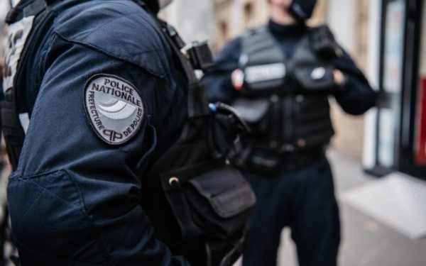 Adolescentă, ÎNJUNGHIATĂ într-un liceu din Franța: Victima e gravă