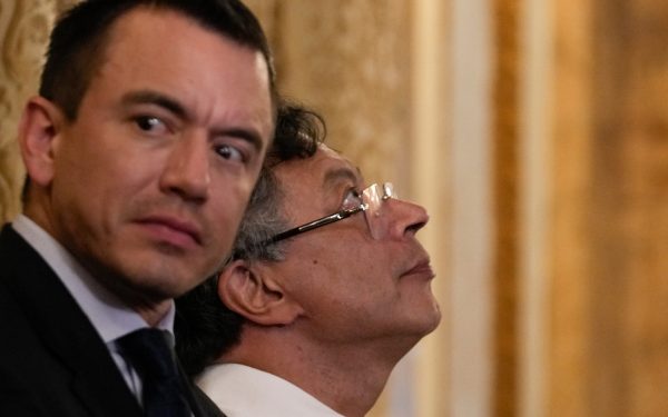 Ecuador: Taxe-record de 100% în dispută cu Columbia