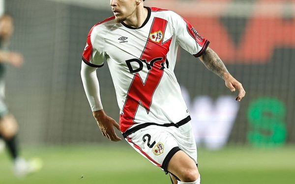 ANDREI RAȚIU, INCERT PENTRU MECIUL CU AEK ATENA Andrei Rațiu, fundașul român al echipei Rayo Vallecano, se confruntă cu probleme medicale și este incert pentru meciul din Conference League împotriva formației AEK Atena