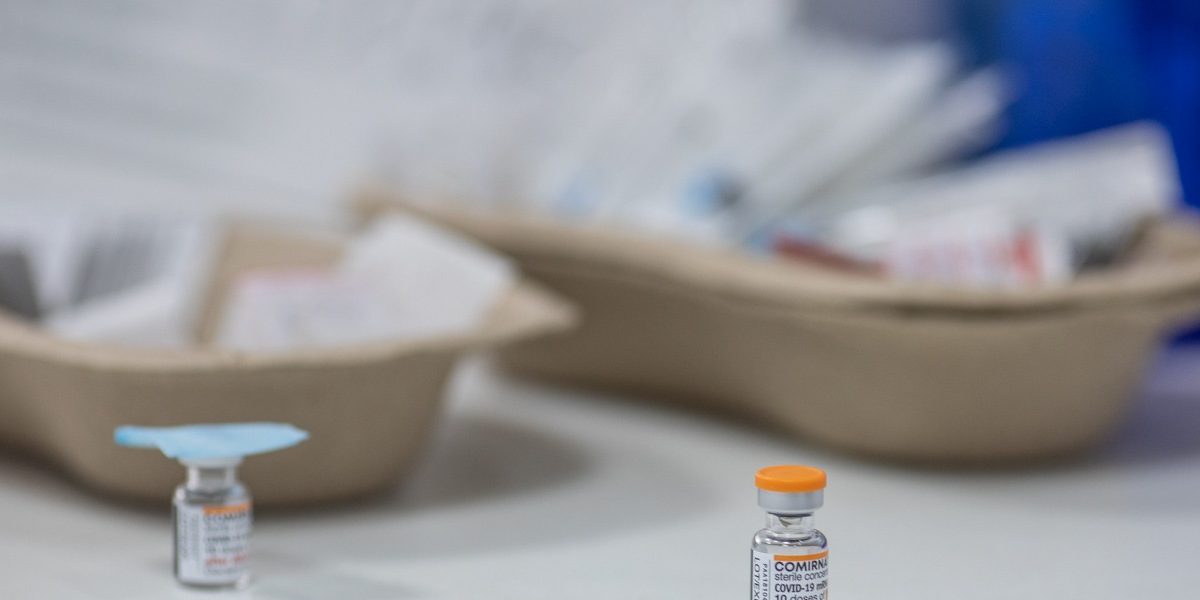 Dezinformarea anti-vaccinare: Medicul avertizează, siguranța națională în pericol
