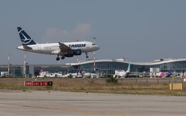 Tarom, în fața crizei de kerosen: Anulări de zboruri și scenarii sumbre pentru companie