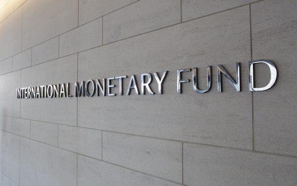 FMI trage semnalul de alarmă: Turbulențe economice majore. Bursa, în cădere liberă