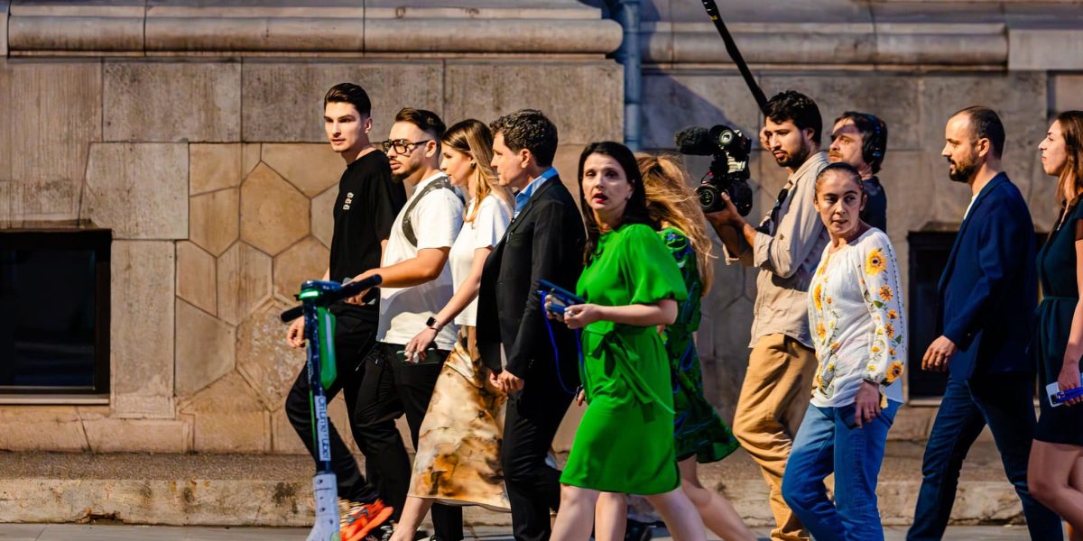 Surse: Filiera PNL, în spatele lui Nicușor Dan. Cine a trucat fotografiile în campanie