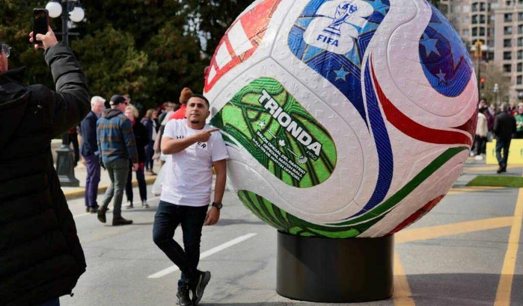 FIFA aduce Cupa Mondială la Nelson cu o proiecție gratuită a meciului Canadei Cupa Mondială de Fotbal va ajunge în Nelson, Canada