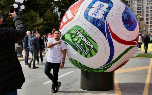 FIFA aduce Cupa Mondială la Nelson cu o proiecție gratuită a meciului Canadei Cupa Mondială de Fotbal va ajunge în Nelson, Canada