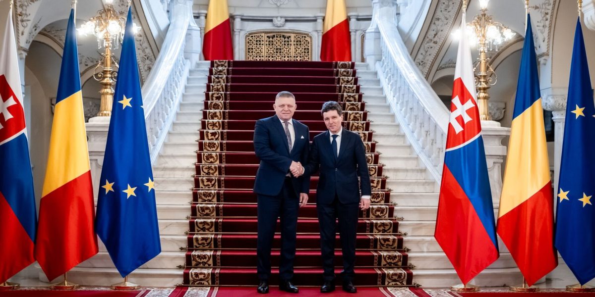 Premierul Slovac Robert Fico a discutat despre cooperarea nucleară și energia din Marea Neagră cu oficialii români Premierul Slovac Robert Fico a avut, recent, o întâlnire cu Președintele României, Nicușor Dan, și cu Prim-ministrul Ilie Bolojan, în încercarea de a intensifica colaborarea dintre cele două țări în domeniul energiei