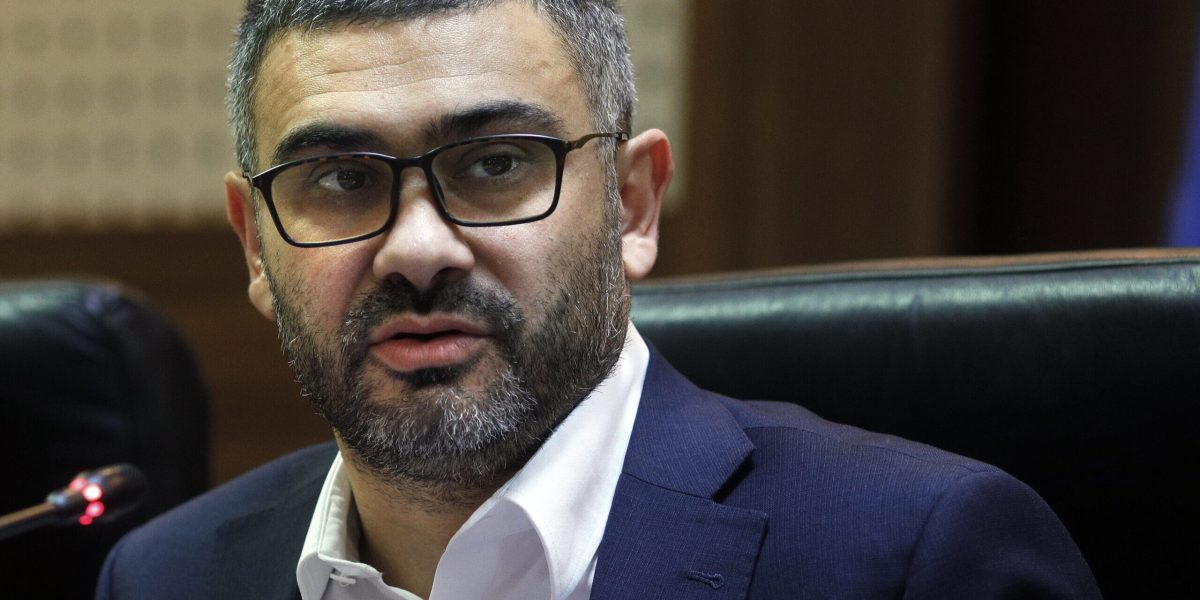 Criza bate la ușă: 7.000 de firme, închise. Manole: „Sărăcia vine!”