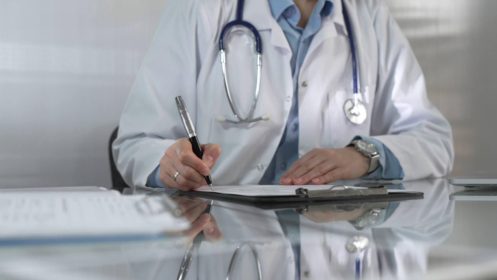 Prevenția, uitată de români: Controalele medicale, un lux sub 40 de ani