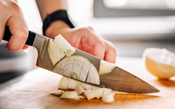 Gata cu plânsul: Trucul simplu, dar genial, de tăiat ceapa!