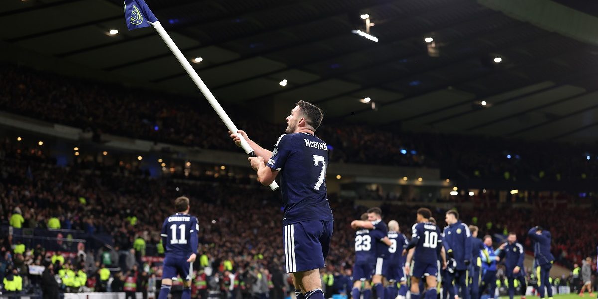 Râde lumea, plânge fotbalul? Un umorist caută răspunsul