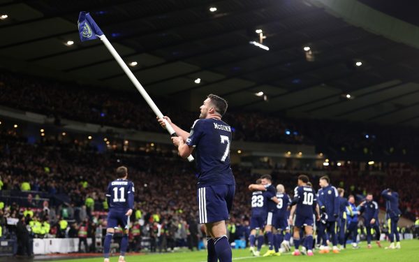 Râde lumea, plânge fotbalul? Un umorist caută răspunsul