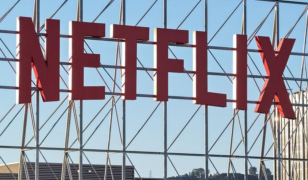 Netflix riscă să plătească despăgubiri importante în Italia, după ce o decizie judicială a stabilit că majorările de preț impuse de serviciul de streaming în ultimii ani au fost ilegale