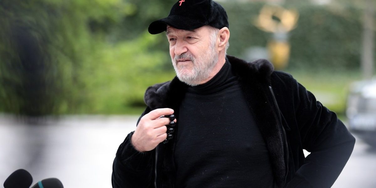 Gigi Becali afirmă că are o șansă să îl păstreze pe Mirel Rădoi la FCSB pentru sezonul următor, în ciuda ofertelor și deciziei antrenorului de a pleca