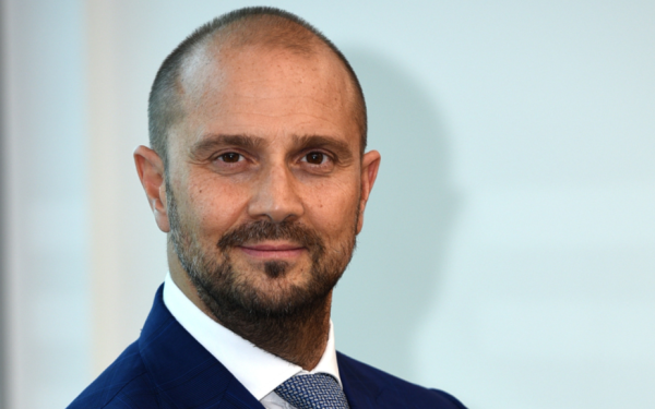 GIUSEPPE CARELLA, Noul Manager al Nestle România GIUSEPPE CARELLA, un profesionist cu peste 25 de ani de experiență în afaceri internaționale, va prelua funcția de Country Manager al Nestle România începând cu 1 aprilie 2026