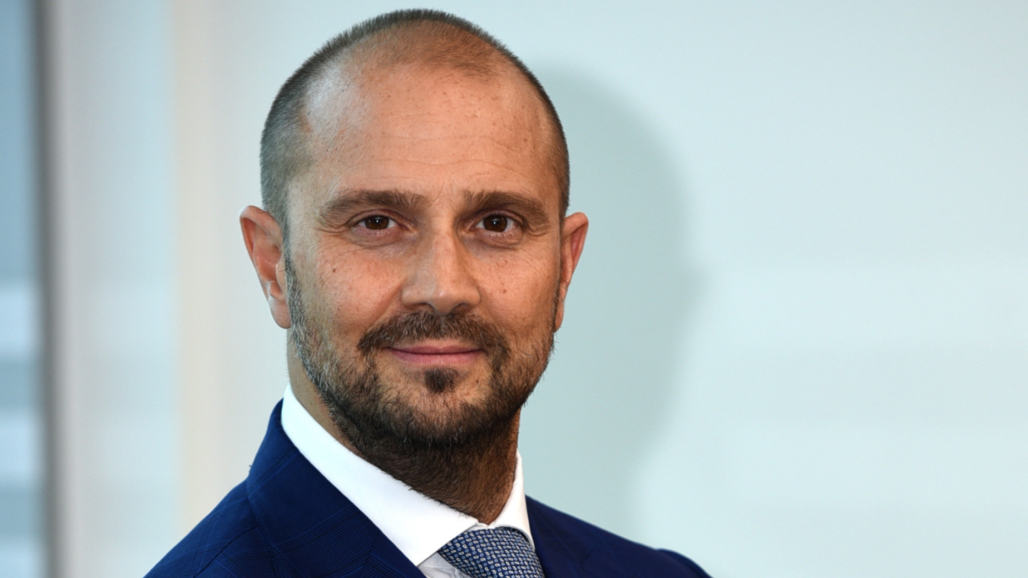 GIUSEPPE CARELLA, Noul Manager al Nestle România GIUSEPPE CARELLA, un profesionist cu peste 25 de ani de experiență în afaceri internaționale, va prelua funcția de Country Manager al Nestle România începând cu 1 aprilie 2026