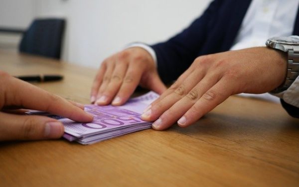 Guvernul taie 2 miliarde de euro din rezerve. Ce se întâmplă cu împrumuturile din 2026?
