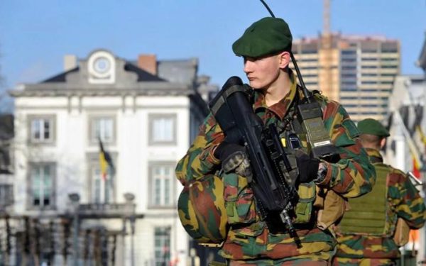 Mii de tineri, sub 18 ani, au ales armata belgiană: Ce i-a atras