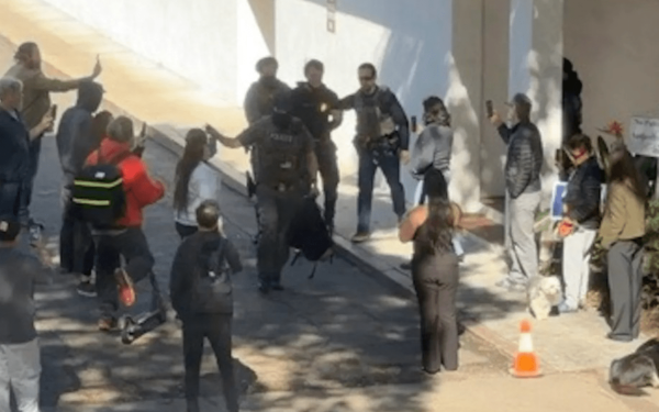 Apărarea Democrației: Comunitățile vs. ICE, Sub Semnul Interogației