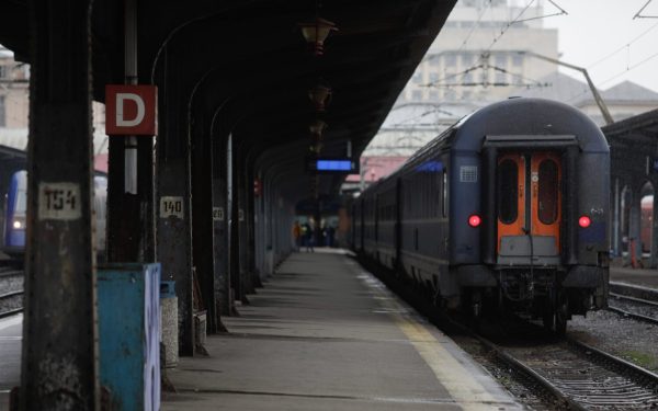 Întârzieri URIAȘE pe ruta Constanța-București: Două trenuri, blocate peste o oră