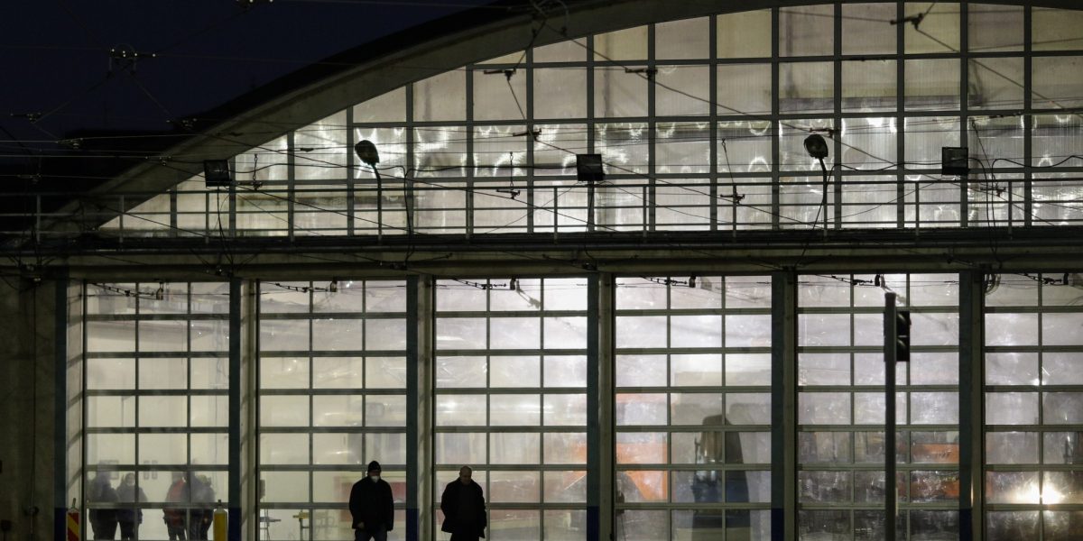 STB trece la săptămâna de 4 zile: Salarii mai mici pentru angajați, din LUNI