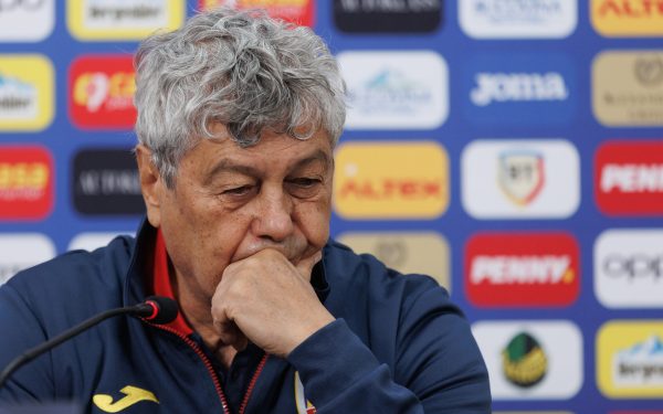 Mircea Lucescu, fostul antrenor al naționalei de fotbal a României, este internat la Spitalul Universitar din București după ce a suferit vineri dimineață un infarct miocardic acut