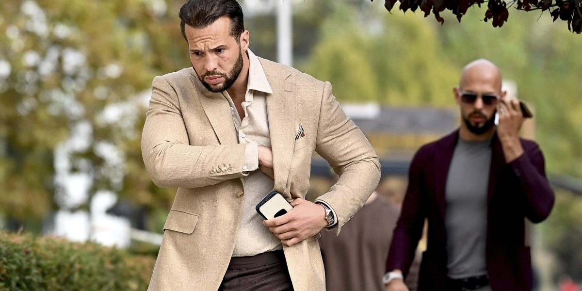 Tribunalul din București a dispus ridicarea măsurilor preventive pentru frații Andrew și Tristan Tate Tribunalul din București a decis luni ridicarea tuturor măsurilor preventive impuse pentru Andrew și Tristan Tate