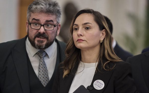 42 de parlamentari au depus un proiect de lege pentru abolirea legilor anti-propagandă legionară și antisemitism 42 de parlamentari au transmis la finalul acestei luni o inițiativă legislativă la Senat, în care propun abrogarea legilor existente în România care pedepsește propaganda legionară și interzice antisemitismul