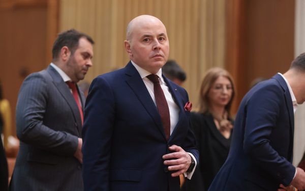 Liberalii, contraatacul: PNL apără listările la bursă, PSD pe bară