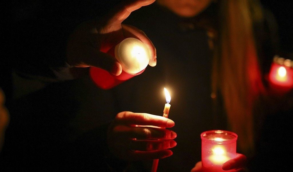 Majoritatea românilor plănuiesc să participe la Slujba de Înviere în acest an Aproximativ trei din patru români intenționează să participe la Slujba de Înviere din acest an, conform unui sondaj realizat recent