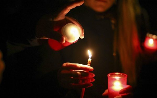 Majoritatea românilor plănuiesc să participe la Slujba de Înviere în acest an Aproximativ trei din patru români intenționează să participe la Slujba de Înviere din acest an, conform unui sondaj realizat recent